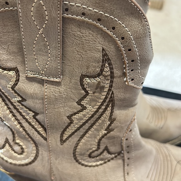 Very Volatile Size 8 Calico style Taupe boots - Picture 4 of 4